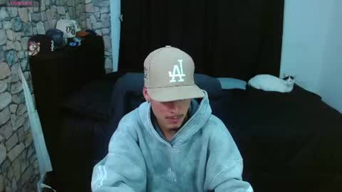 Snapshot of bastiaan_28 chatting on 06-19-26, 10:57 Bastian online show from 06-19-26, 10:57