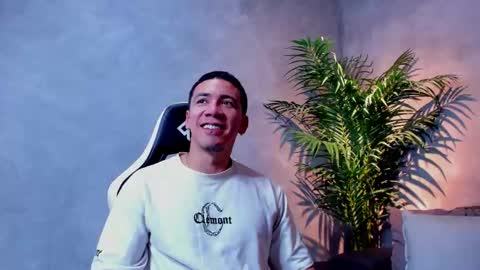 Bastian Independent Model online show from 01-13-26, 06:35