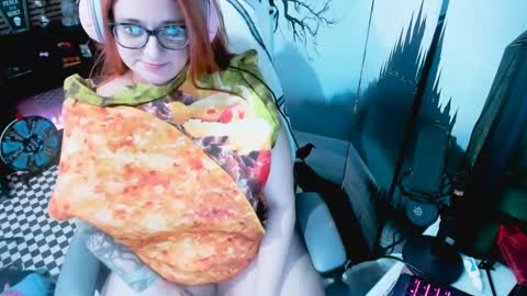 Snapshot of batstarial chatting on 10-08-25, 05:16 Audrey online show from 10-08-25, 05:16