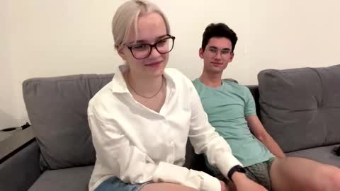 Snapshot of bawdycouplee chatting on 09-10-25, 03:56 Max and Bella online show from 09-10-25, 03:56