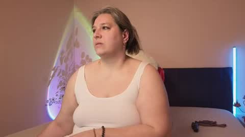 Snapshot of bbw_goddes chatting on 04-29-26, 09:35 Love online show from 04-29-26, 09:35