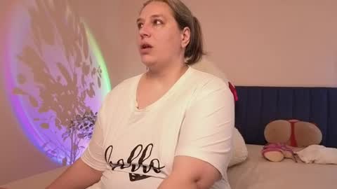 Snapshot of bbw_goddes chatting on 05-19-26, 02:56 Love online show from 05-19-26, 02:56