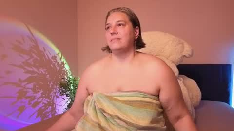 Snapshot of bbw_goddes chatting on 07-07-26, 03:31 Love online show from 07-07-26, 03:31