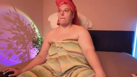 Snapshot of bbw_goddes chatting on 07-07-26, 08:35 Love online show from 07-07-26, 08:35