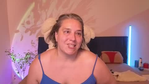Snapshot of bbw_goddes chatting on 07-14-26, 12:11 Love online show from 07-14-26, 12:11