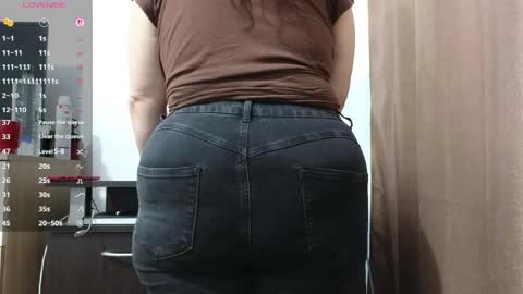 Snapshot of bbw_milf_4u chatting on 05-13-26, 06:44 Emma online show from 05-13-26, 06:44