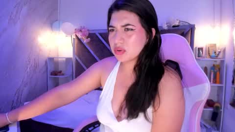 Cloe  online show from 10-11-25, 04:01
