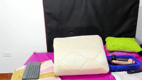 Salome online show from 11-22-25, 02:16