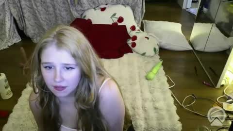 Snapshot of bbyalice18 chatting on 05-20-26, 04:40 bbyalice18 online show from 05-20-26, 04:40
