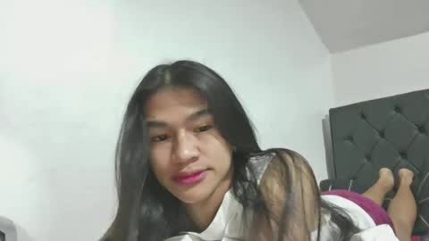 Snapshot of bbygrlamerah chatting on 06-16-26, 06:21 SEXY TRIO online show from 06-16-26, 06:21