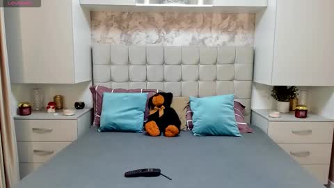Snapshot of bbylarra chatting on 10-09-25, 03:54 larra online show from 10-09-25, 03:54
