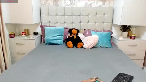 Snapshot of bbylarra chatting on 10-12-25, 09:41 larra online show from 10-12-25, 09:41