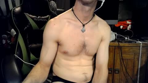 bchillin28 online show from 04-12-26, 02:27