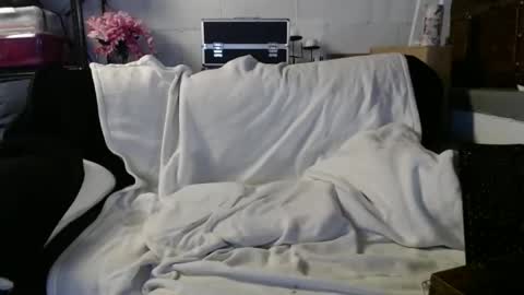 Snapshot of beachymilf chatting on 05-20-26, 12:55 BeachyMILF online show from 05-20-26, 12:55