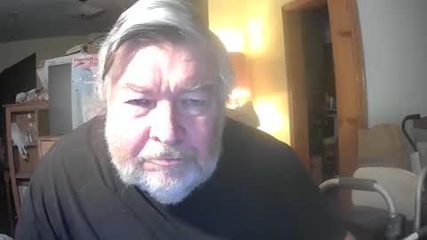 Snapshot of bear8620 chatting on 04-30-26, 08:31 bear online show from 04-30-26, 08:31