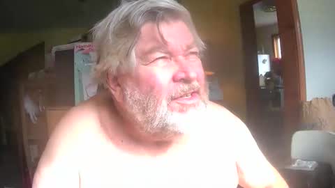 Snapshot of bear8620 chatting on 04-30-26, 08:57 bear online show from 04-30-26, 08:57