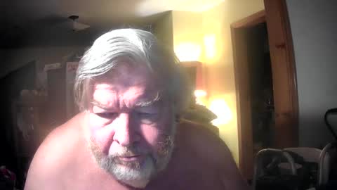 Snapshot of bear8620 chatting on 06-15-26, 02:25 bear online show from 06-15-26, 02:25