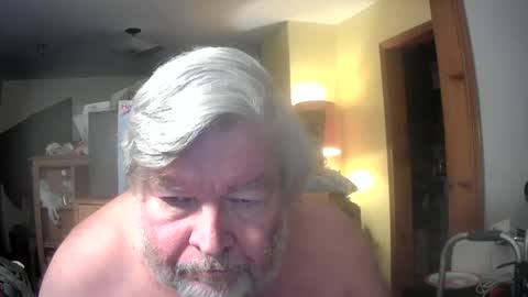 Snapshot of bear8620 chatting on 06-17-26, 05:54 bear online show from 06-17-26, 05:54