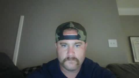 Snapshot of bearded4urpleasure chatting on 06-17-26, 01:30 bearded4urpleasure online show from 06-17-26, 01:30