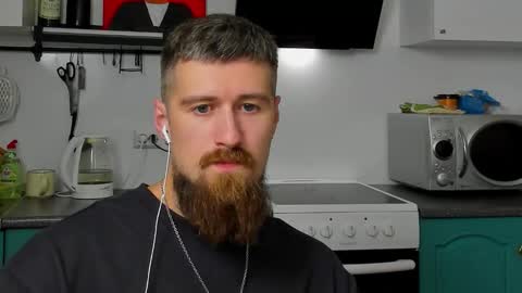 Snapshot of bearded_legend chatting on 09-10-25, 11:38 Zeus online show from 09-10-25, 11:38