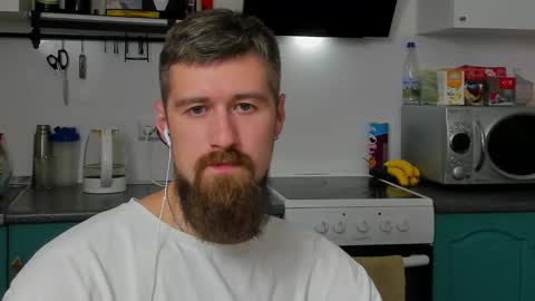 Snapshot of bearded_legend chatting on 10-06-25, 10:40 Zeus online show from 10-06-25, 10:40