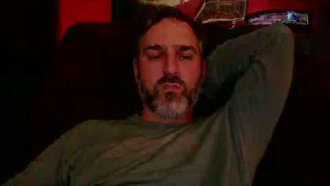 Snapshot of beardedambition chatting on 09-09-25, 01:16 beardedambition online show from 09-09-25, 01:16