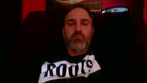 Snapshot of beardedambition chatting on 10-24-25, 02:24 beardedambition online show from 10-24-25, 02:24