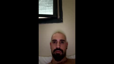 Snapshot of beardedbaldy_09 chatting on 10-03-25, 12:35 Ask me online show from 10-03-25, 12:35