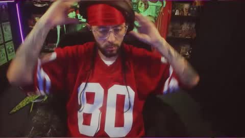 Snapshot of beastbxy chatting on 11-10-25, 01:04 beast bxy online show from 11-10-25, 01:04