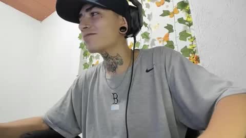 Snapshot of beatandtalk chatting on 10-30-25, 04:08 beatandtalk online show from 10-30-25, 04:08