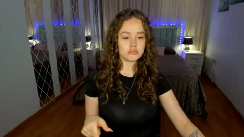 Snapshot of beatricewild chatting on 06-10-26, 10:14 BeatriceWild online show from 06-10-26, 10:14