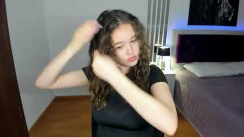 Snapshot of beatricewild chatting on 06-14-26, 11:23 BeatriceWild online show from 06-14-26, 11:23