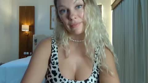 Beautifulkollette online show from 10-16-25, 03:51