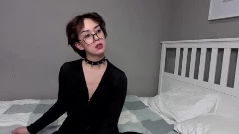 Snapshot of beauty_baby_ chatting on 10-03-25, 04:15 Emma online show from 10-03-25, 04:15