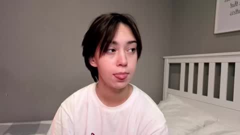 Snapshot of beauty_baby_ chatting on 10-06-25, 01:19 Emma online show from 10-06-25, 01:19