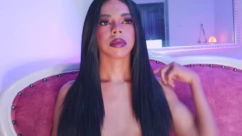 Snapshot of beauty_doll01 chatting on 07-16-26, 02:12 Leydi online show from 07-16-26, 02:12