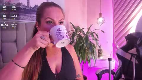 Chantall online show from 10-15-25, 11:54