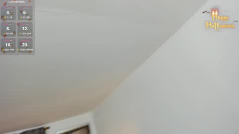 Snapshot of beautyari_ chatting on 10-29-25, 12:18 Ariana Reyes online show from 10-29-25, 12:18