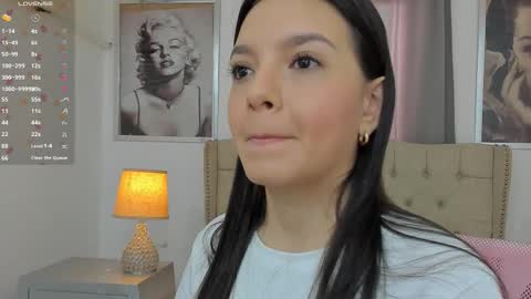 Snapshot of beautyari_ chatting on 11-04-25, 12:15 Ariana Reyes online show from 11-04-25, 12:15