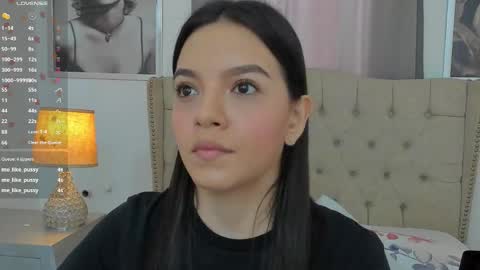 Snapshot of beautyari_ chatting on 11-17-25, 12:44 Ariana Reyes online show from 11-17-25, 12:44