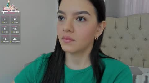 Snapshot of beautyari_ chatting on 12-22-25, 12:35 Ariana Reyes online show from 12-22-25, 12:35