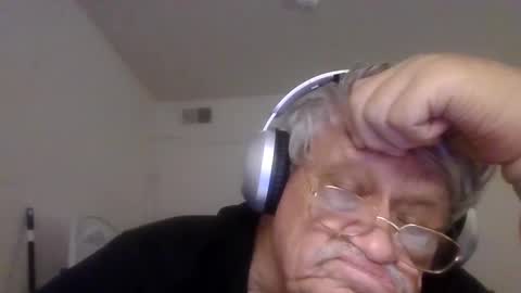 Snapshot of beautytomyeyes chatting on 11-04-25, 03:27 beautytomyeyes online show from 11-04-25, 03:27