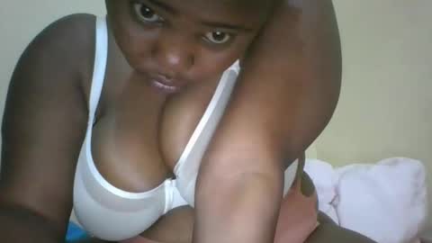 Snapshot of bebswee21 chatting on 05-14-26, 02:24 bebswee21 online show from 05-14-26, 02:24