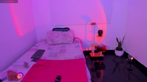 Snapshot of becca_be_ chatting on 06-09-26, 04:35 Becca is here online show from 06-09-26, 04:35