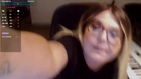 Snapshot of beccalubov chatting on 06-21-26, 03:20 Becca Lubov online show from 06-21-26, 03:20