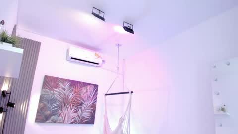 Victoria  online show from 04-07-26, 11:10