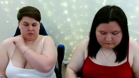 Snapshot of beckyandellen chatting on 06-12-26, 10:36 BeckyAndEllen online show from 06-12-26, 10:36