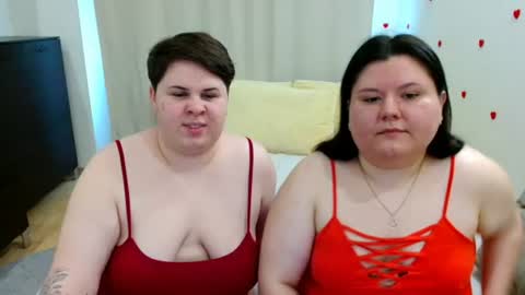 Snapshot of beckyandellen chatting on 06-16-26, 11:02 BeckyAndEllen online show from 06-16-26, 11:02