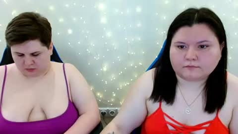 Snapshot of beckyandellen chatting on 06-21-26, 09:12 BeckyAndEllen online show from 06-21-26, 09:12