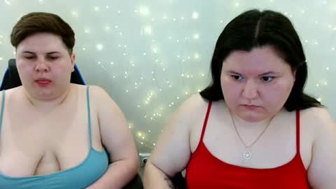 Snapshot of beckyandellen chatting on 06-23-26, 08:01 BeckyAndEllen online show from 06-23-26, 08:01
